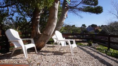 Casa en alquiler en Ostende. 4 ambientes, 2 baños y capacidad de 0 a 7 personas. A 200 m de la playa